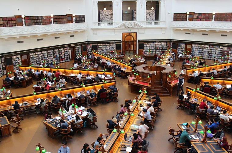 四川省成都市财贸职业高级中学校各专业收费标准