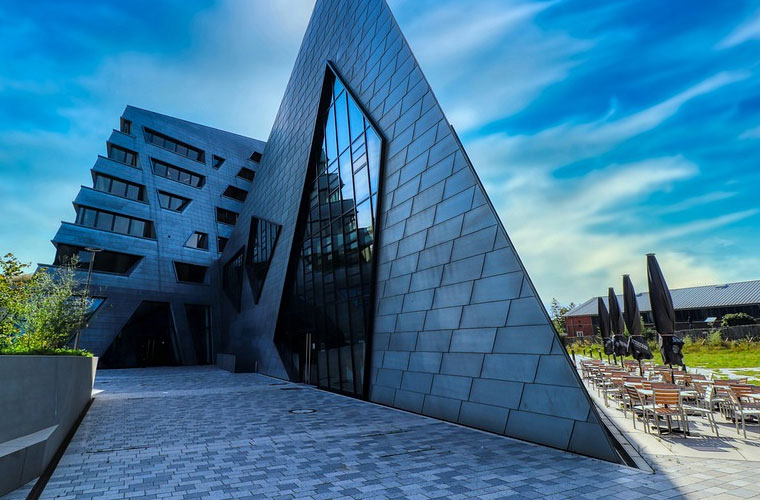 四川外国语大学成都学院影视艺术职业教育各专业收费 四川外国语大学成都学院影视艺术职业教育各专业收费